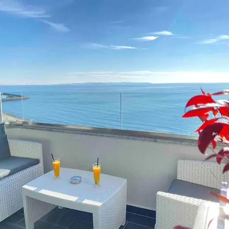 Luxury Suite, Sea View Center 500mbs 아파트 Durrës
