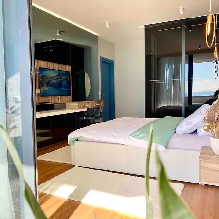 Luxury Suite, Sea View Center 500mbs 아파트