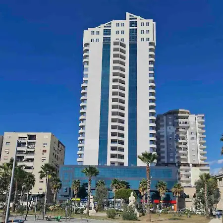 Luxury Suite, Sea View Center 500mbs 아파트